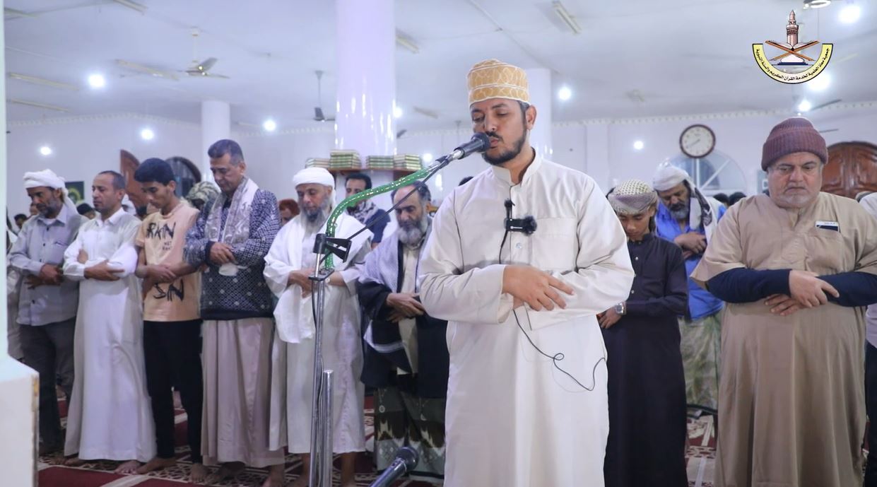 تراتيل من محاريب معاذ