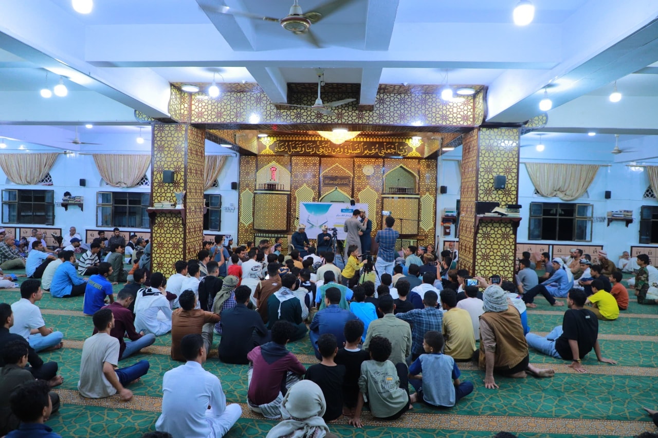 مركز دار القرآن يقيم جلسة ختم للقرآن الكريم
