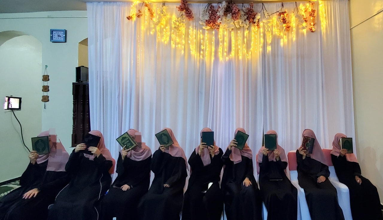 تكريم تسع خاتمات لكتاب الله