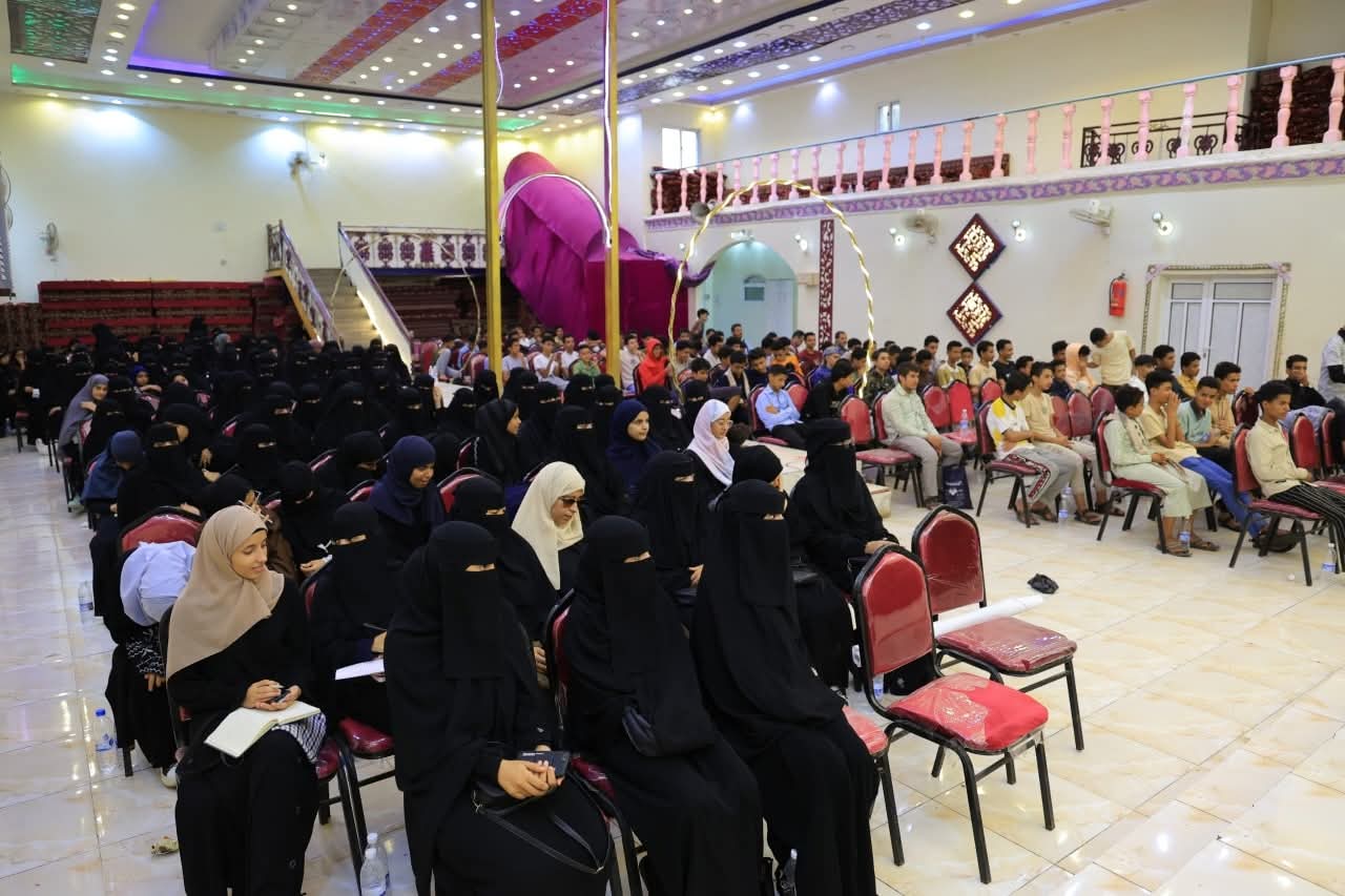 إدارة التعليم والتوجيه تقيم المحاضرات التربوية والثقافية لطلاب الحلقات القرآنية